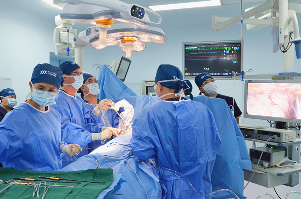 1577154022128071811.jpg 华体会体育
心外科团队与德国专家完成福建省首例全胸腔镜下房颤射频消融术_副本.jpg